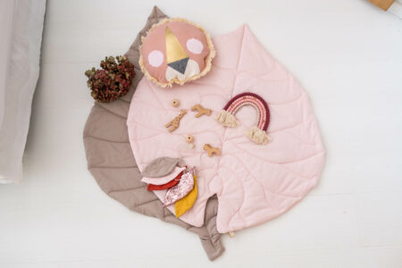 coussin lion rose yeux dorés- rose boho