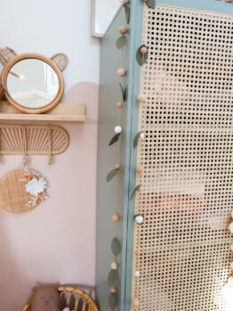 Guirlande de boules en laine feutrée - CALM FOR DREAMERS