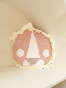 Coussin décoratif lion polaire longue crinière-rose